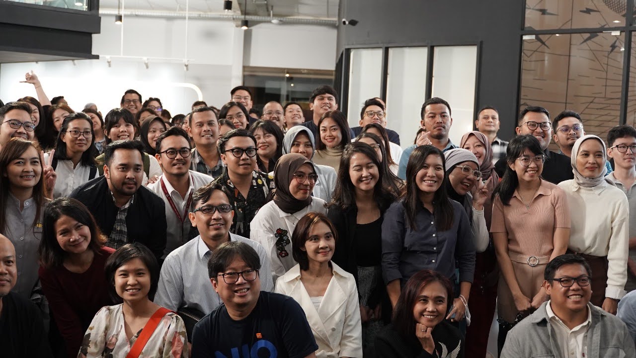 (Foto bersama dengan anggota MEC, BINUSIAN dari BINUS Business School dan Noice)