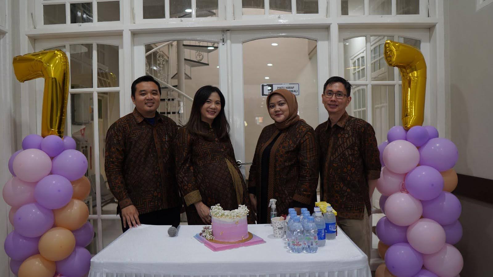 (Para Dokter saat menghadiri Acara Grand Opening & 7th Anniversary Kehamilan Sehat Ngagel)