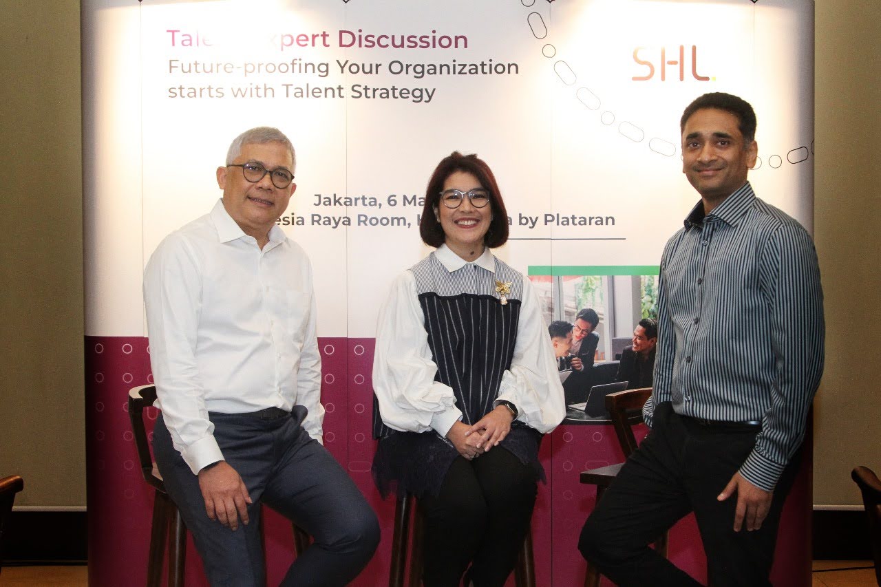 (Marizca Tambunan, President Director SHL Indonesia (kiri) dan Steven Yudiyantho, SEVP Human Capital Strategy Bank BRI (kanan) dalam sesi expert discussion)