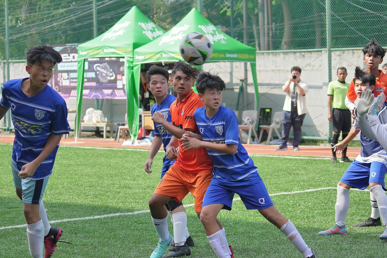 (Pertandingan sepakbola BMS vs BBS PIK dalam event Beyond Cup 3.0: New Dawn Revival)